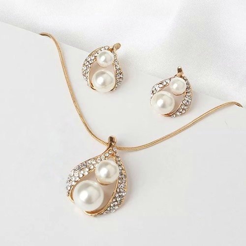 Diamond Pendant Set