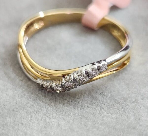 Diamond Ladies Ring